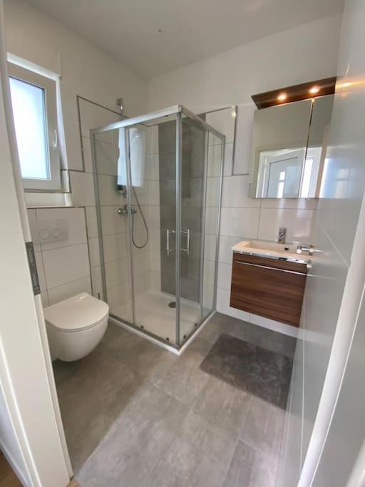 Neues Bungalow Fuer Bis Zu 4 Personen Oberhausen  Exterior photo