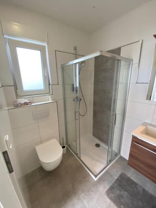 Neues Bungalow Fuer Bis Zu 4 Personen Oberhausen  Exterior photo